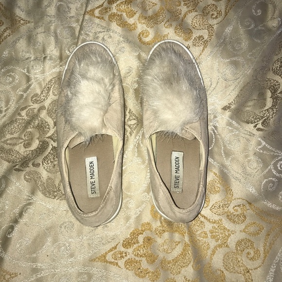 Steve Madden Pom Shoes - Picture 1 of 1